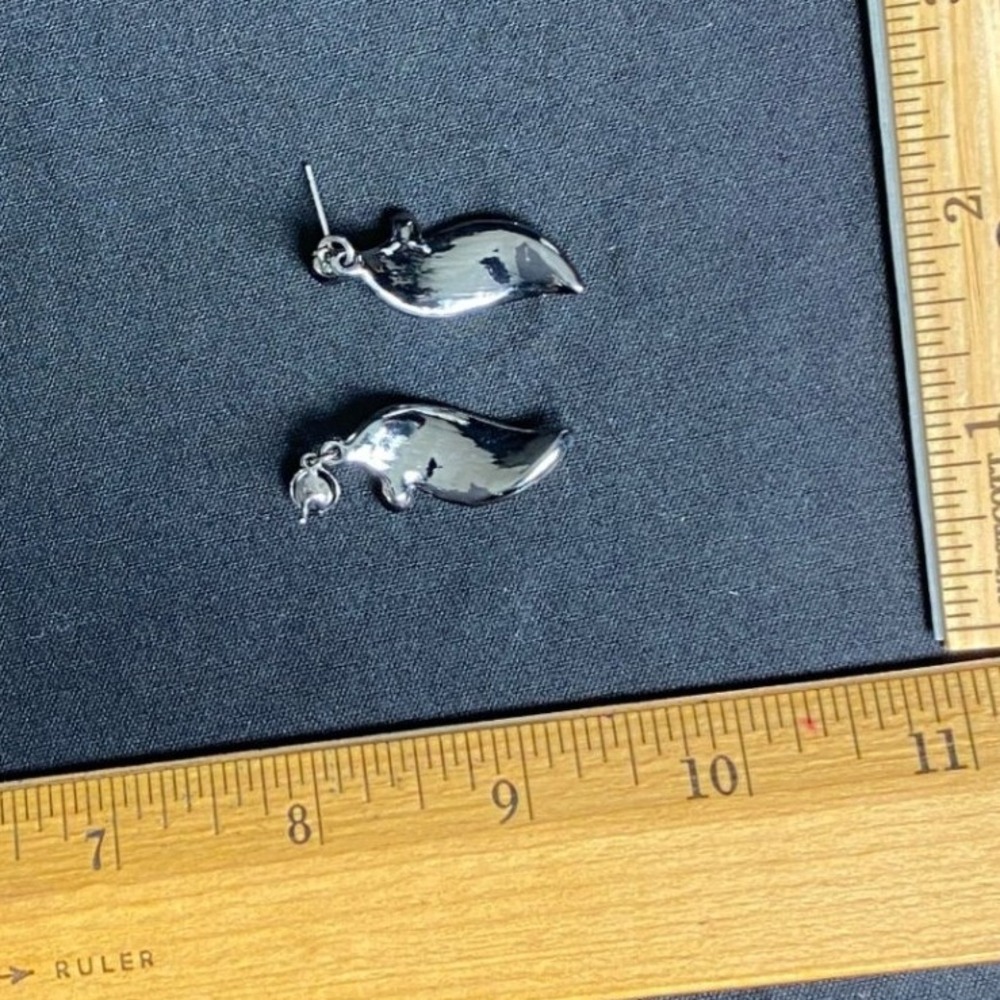 Silver Tone Pea Pod Earrings Dangle Drop Fruit Vegetable Women's Fashion Jewelry